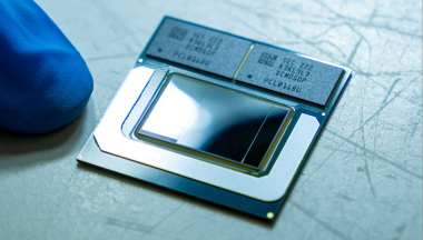 Intel's 3D Packaging for Mobile CPUs with Samsung LPDDR5X