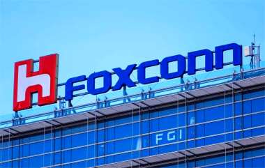 Foxconn Q1 Revenue Up 24.2%, Eyes Global Risks